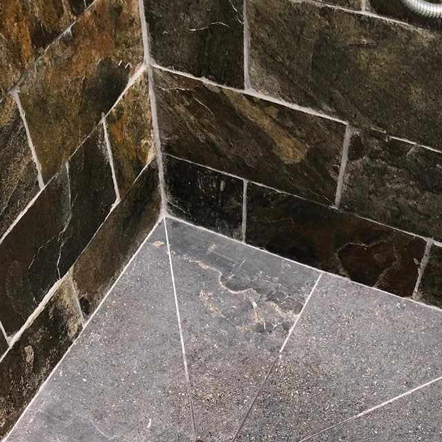 Slate Wet Corner — Natural slate, pitched floor